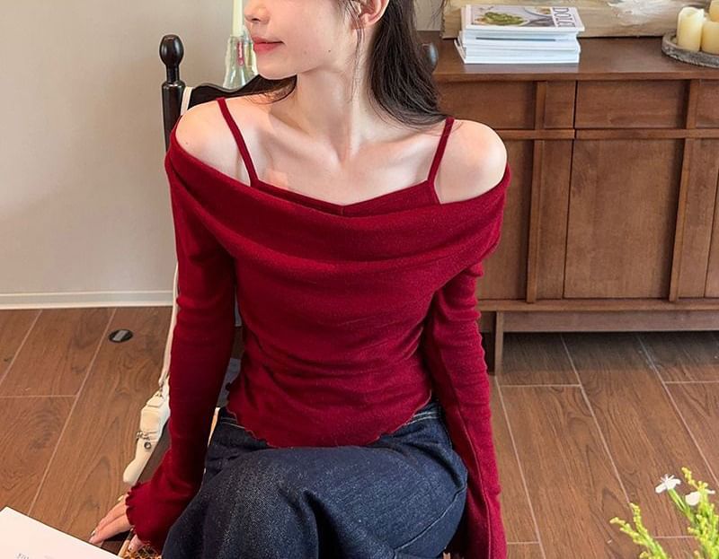 Plain Cold-Shoulder Long-Sleeved Mock Two-Piece Tee