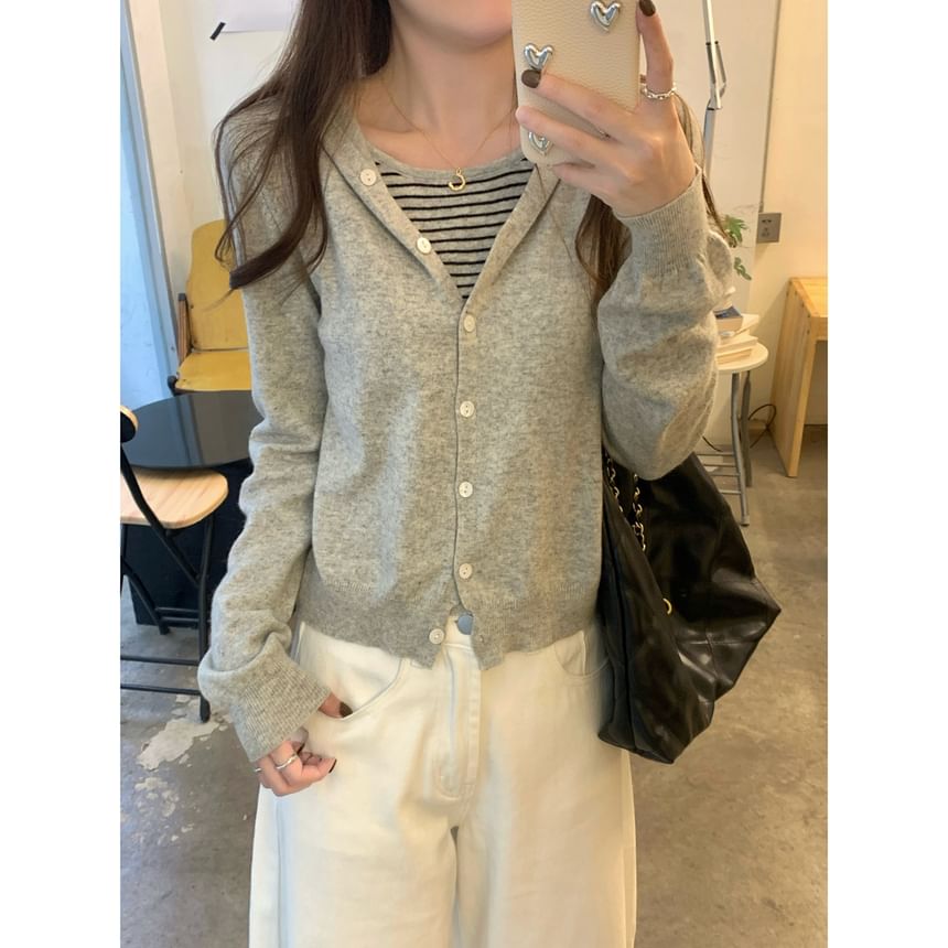 Striped Mock Two-Piece V-Neck Long-Sleeved Fitted Knit Top