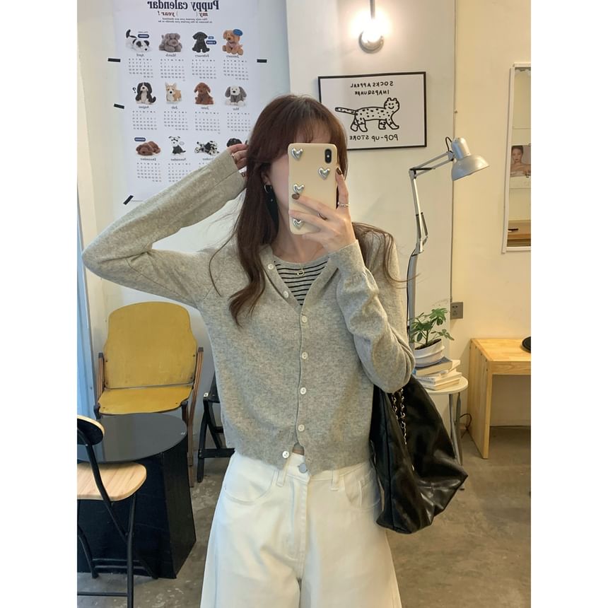 Striped Mock Two-Piece V-Neck Long-Sleeved Fitted Knit Top