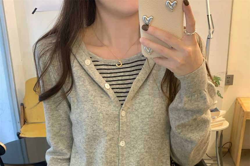 Striped Mock Two-Piece V-Neck Long-Sleeved Fitted Knit Top