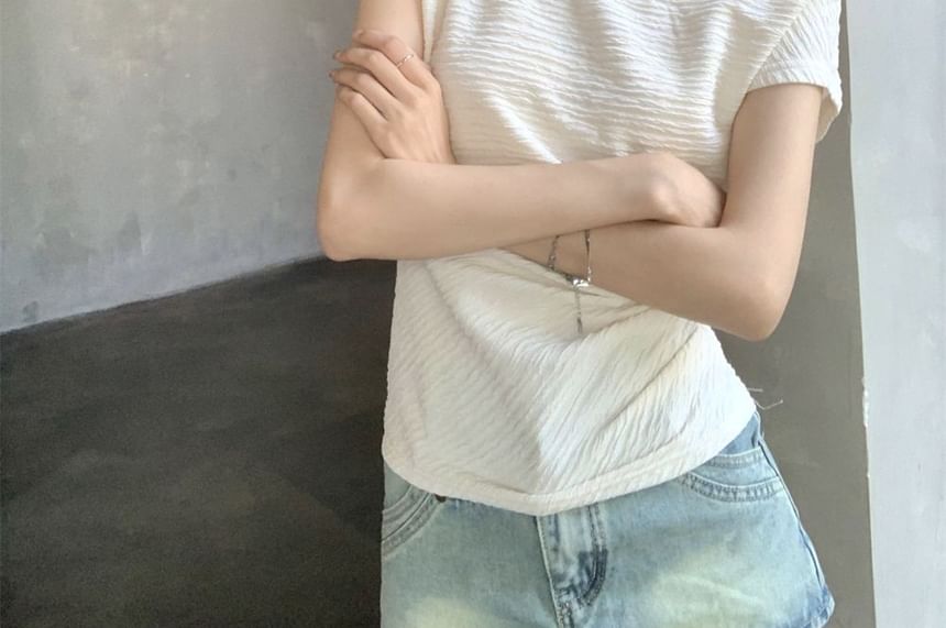 Plain Off-Shoulder Short-Sleeved Fitted Tee