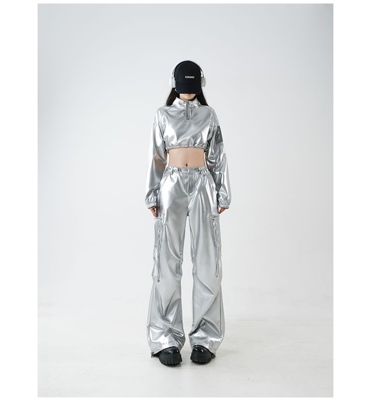 Stand Collar Metallic Half-Zip Crop Sweatshirt / Drawstring Waist Baggy Cargo Pants