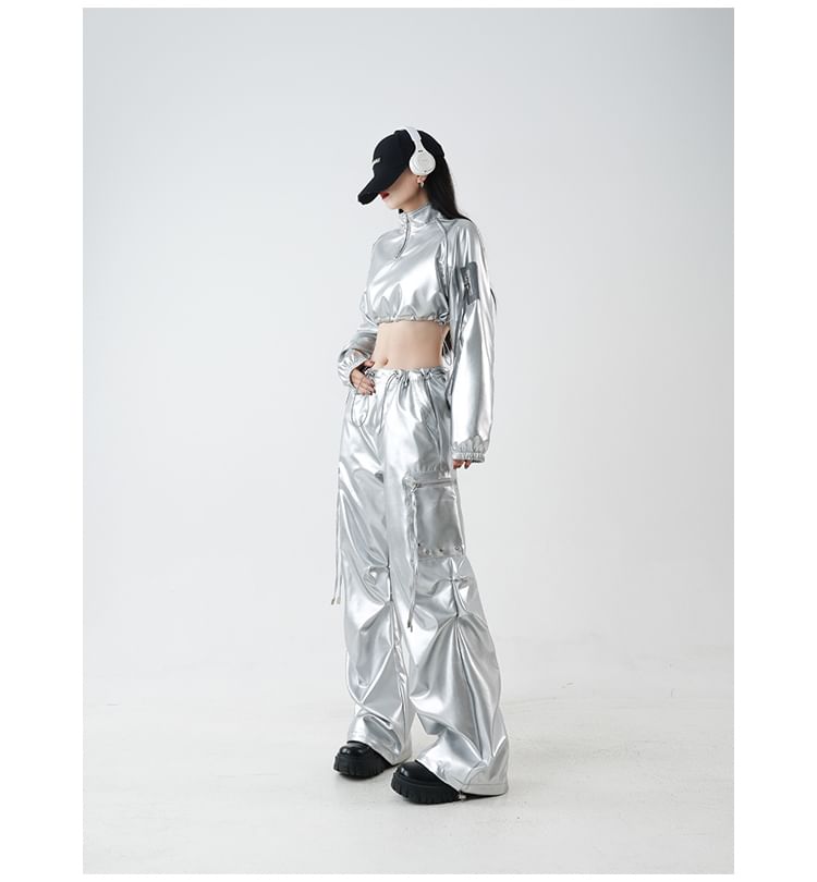 Stand Collar Metallic Half-Zip Crop Sweatshirt / Drawstring Waist Baggy Cargo Pants