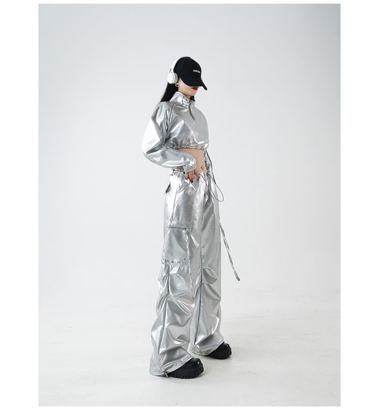 Stand Collar Metallic Half-Zip Crop Sweatshirt / Drawstring Waist Baggy Cargo Pants