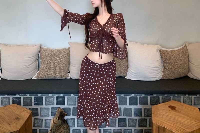 Dotted 3/4-Sleeved Cropped Shirt / Plain High-Rise Midi A-Line Skirt
