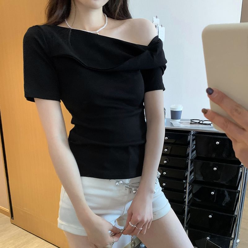 Short Off Top Plain Sleeve Shoulder