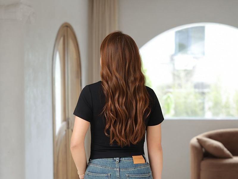 Plain V-Neck Short-Sleeved Cropped Top