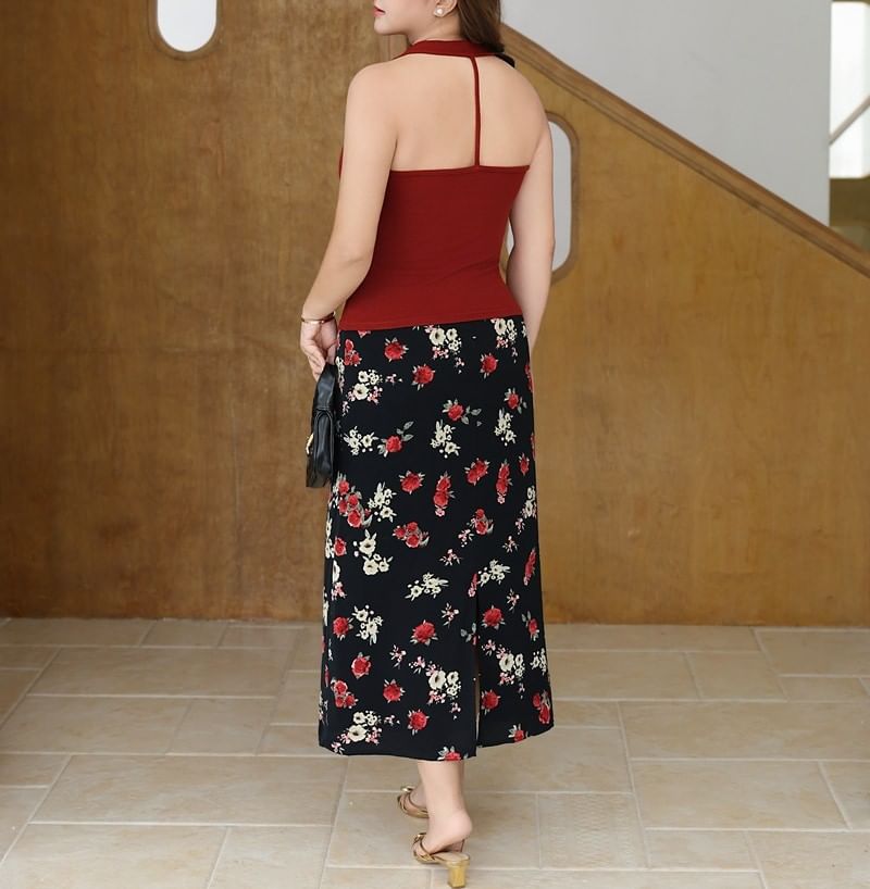 Plain V-Neck Sleeveless Cropped Top