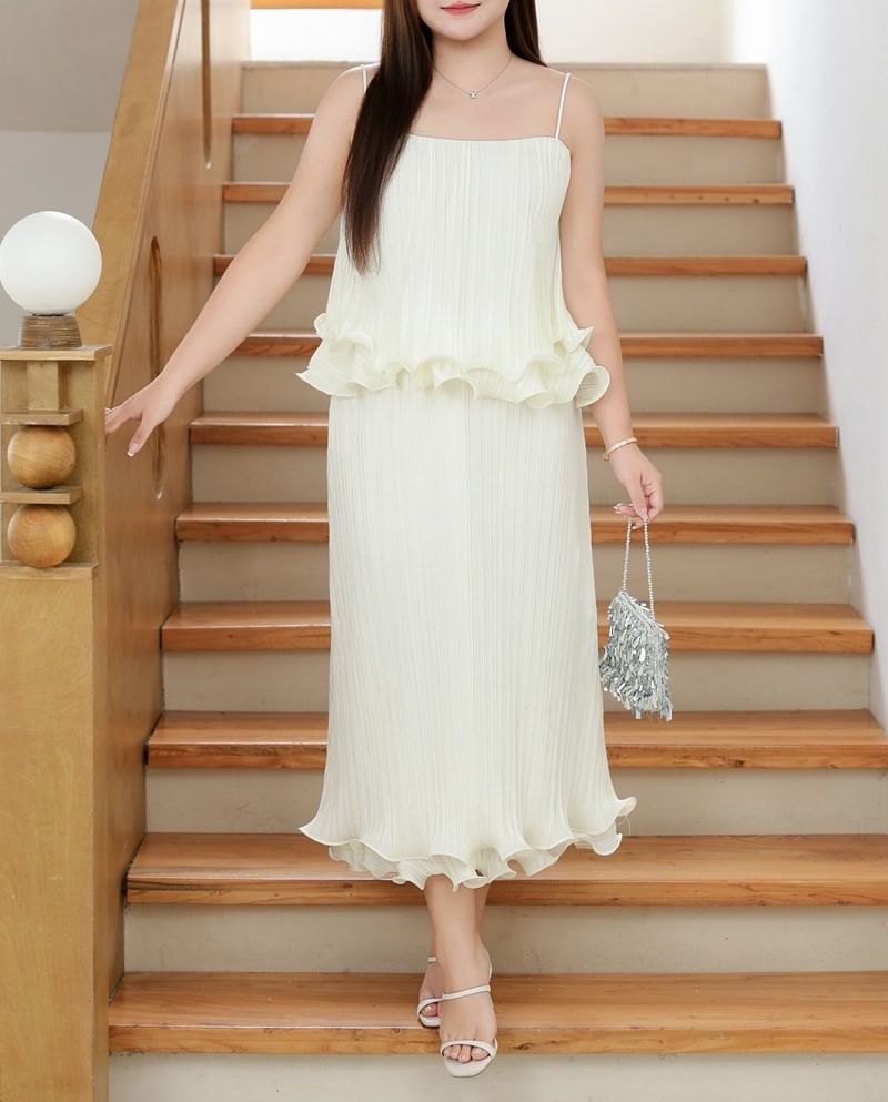 Plain Cami Top / High-Waisted Maxi Skirt