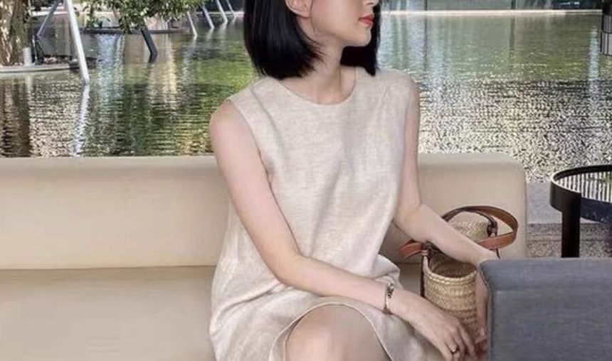 Plain Crew-Neck Sleeveless Tunic Dress