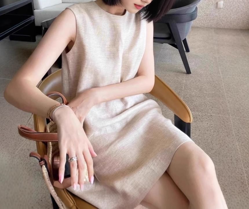 Plain Crew-Neck Sleeveless Tunic Dress