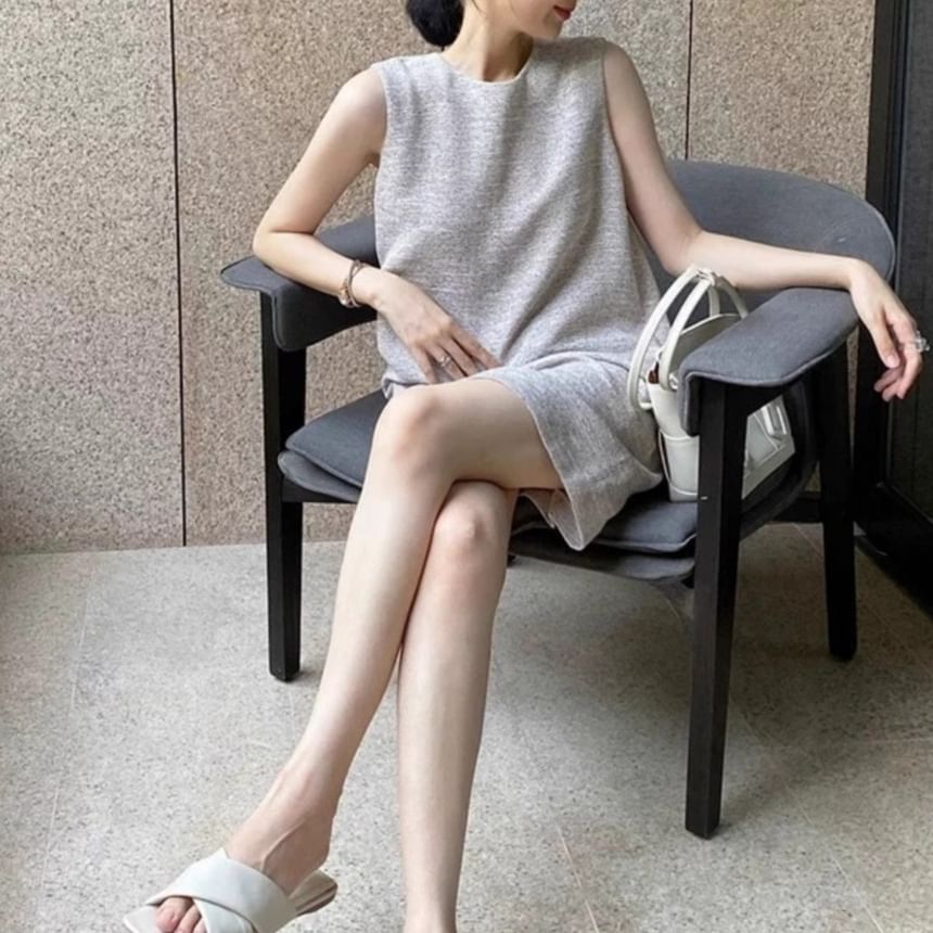 Plain Crew-Neck Sleeveless Tunic Dress