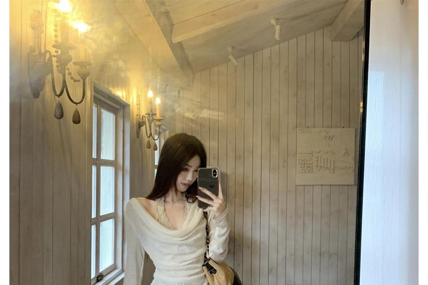 Scoop-Neck Long-Sleeved Top / Halter Top / Shorts / Set
