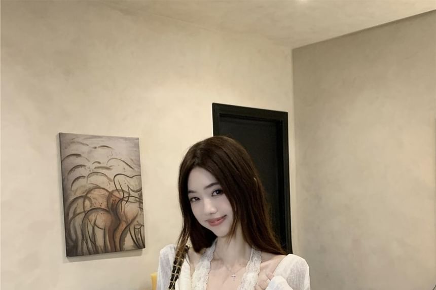 Scoop-Neck Long-Sleeved Top / Halter Top / Shorts / Set