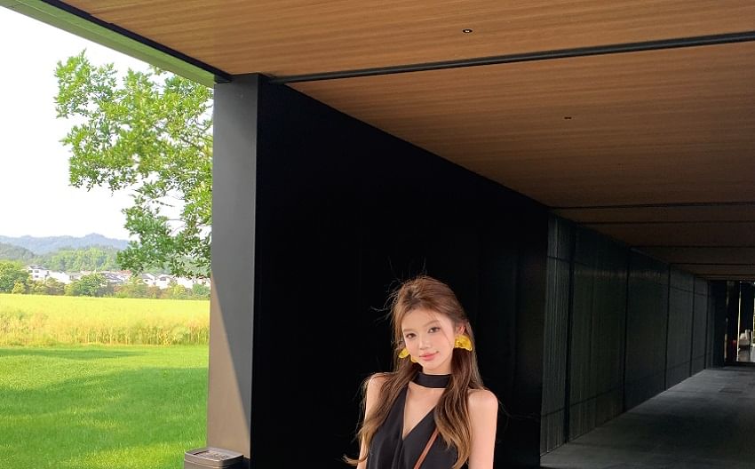 Plain Halter V-Neck Tunic / High-Waisted Culottes