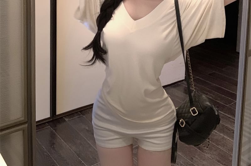 Plain Slim-Fit Batwing-Sleeved V-Neck T-Shirt