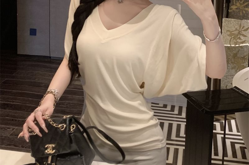 Plain Slim-Fit Batwing-Sleeved V-Neck T-Shirt