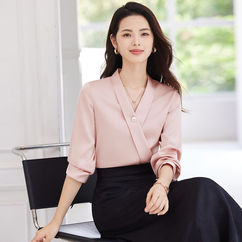 Plain V-Neck Long-Sleeved Blouse / High-Rise Midi Straight Skirt
