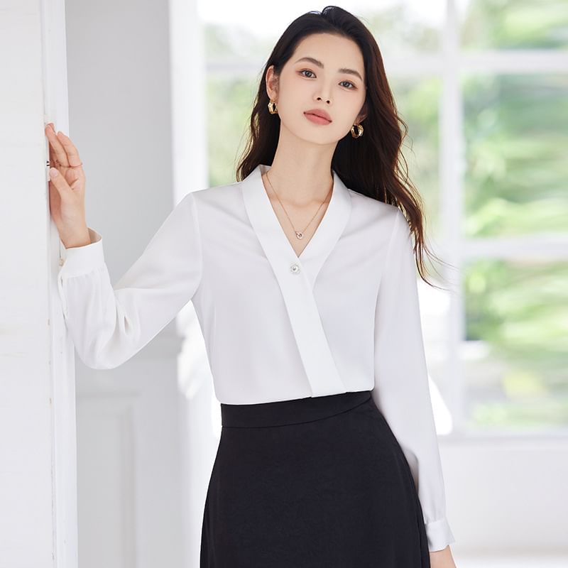 Plain V-Neck Long-Sleeved Blouse / High-Rise Midi Straight Skirt