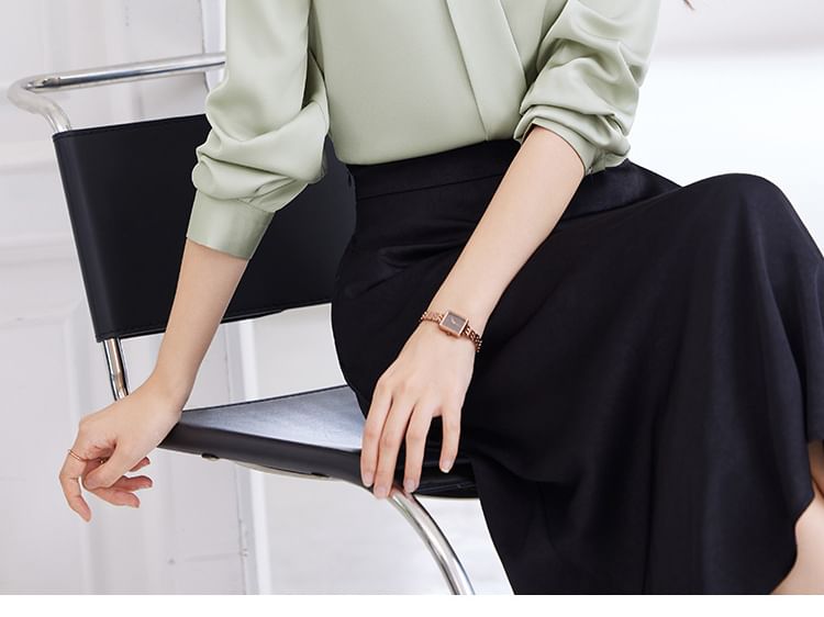 Plain V-Neck Long-Sleeved Blouse / High-Rise Midi Straight Skirt