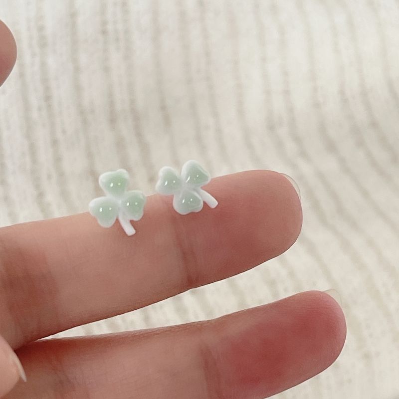 Whale Pairs: 4 Clover Leaf Stud Earring Ceramic Apple /