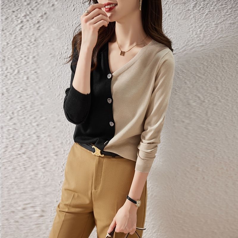 Two-Tone V-Neck Long-Sleeved Button-Up Knit Top