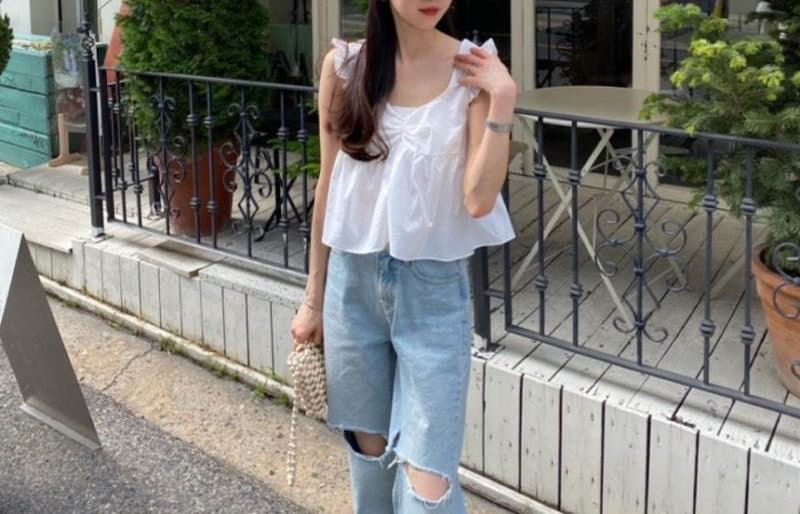 Plain Lace-Up Ruffled Sleeveless V-Neck Blouse
