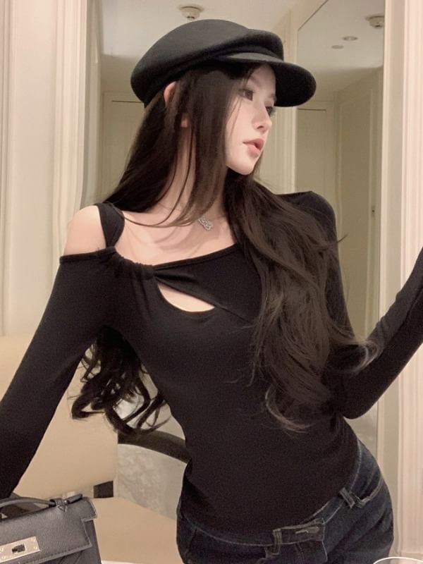 Plain Asymmetric Cutout Long-Sleeved Top
