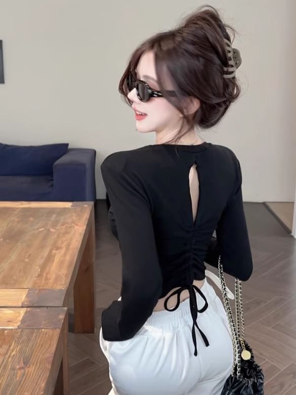 Plain Open-Back Long-Sleeved Crop Top