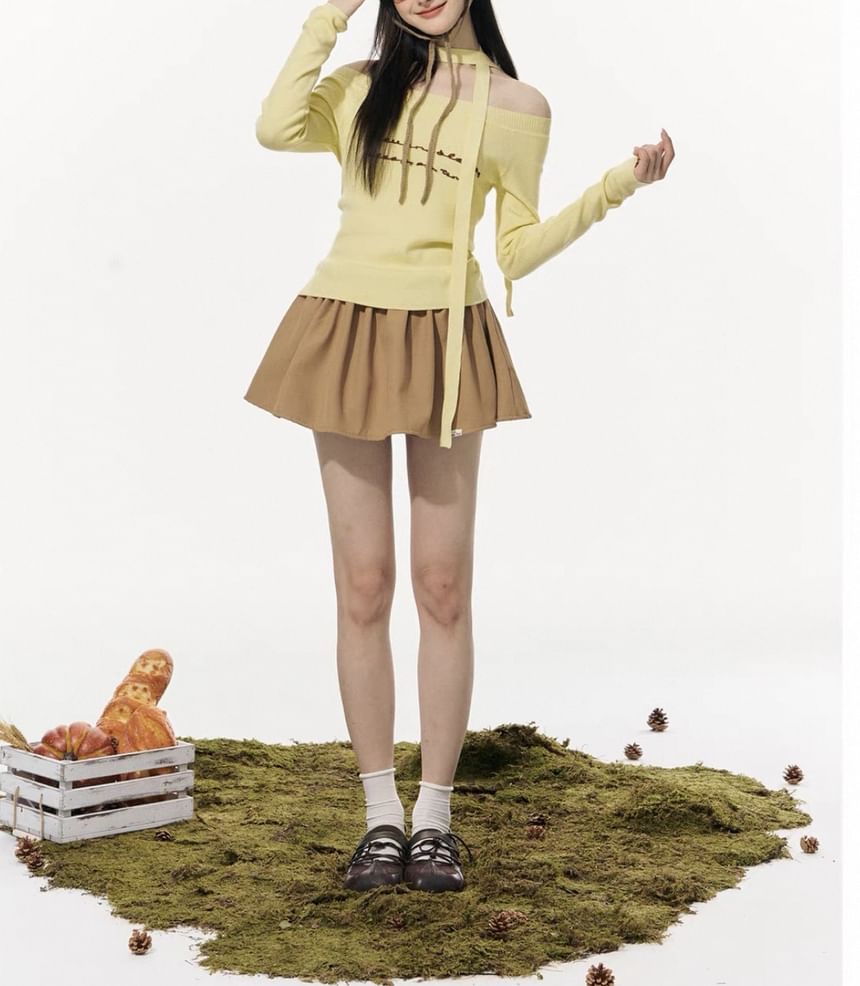 Long-Sleeve Off Shoulder Lettering T-Shirt