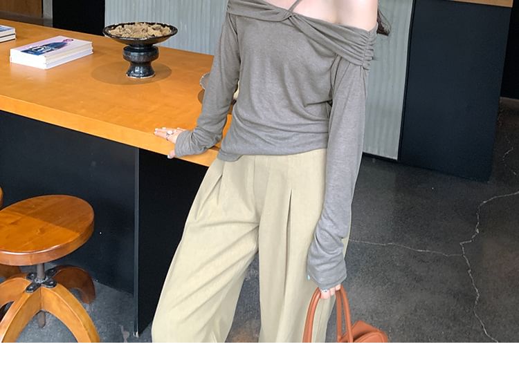 Plain Ruched Off-Shoulder Long-Sleeved Tee