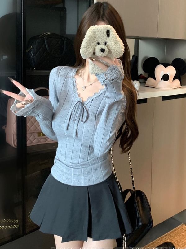 Plain Lace-Trimmed V-Neck Long-Sleeved Knit Top