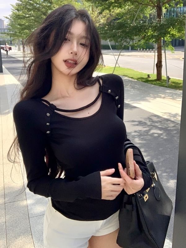Plain U-Neck Long-Sleeved Top
