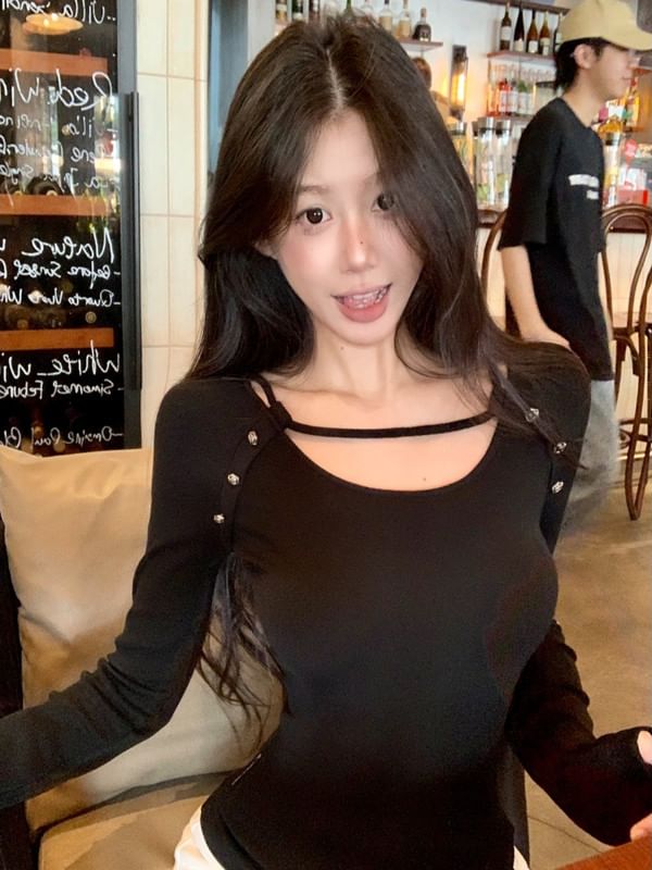 Plain U-Neck Long-Sleeved Top