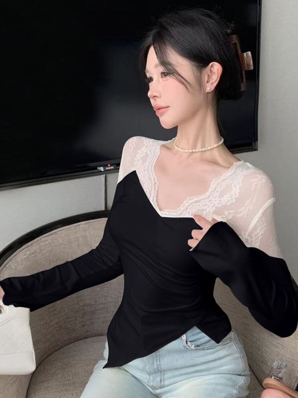 Lace-Paneled V-Neck Long-Sleeved Top