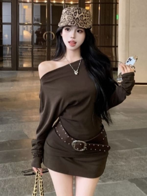 Plain Off-Shoulder Long-Sleeved Top & Mini Skort Set