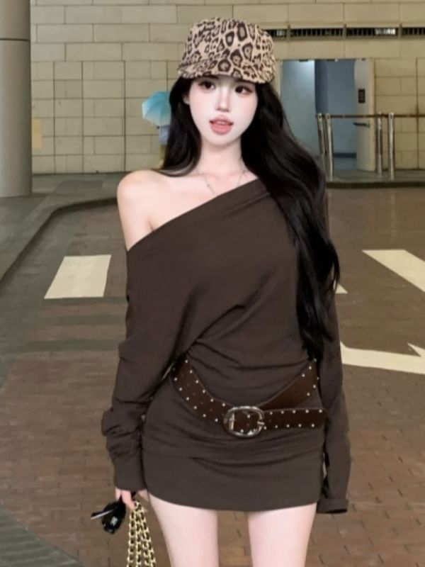 Plain Off-Shoulder Long-Sleeved Top & Mini Skort Set