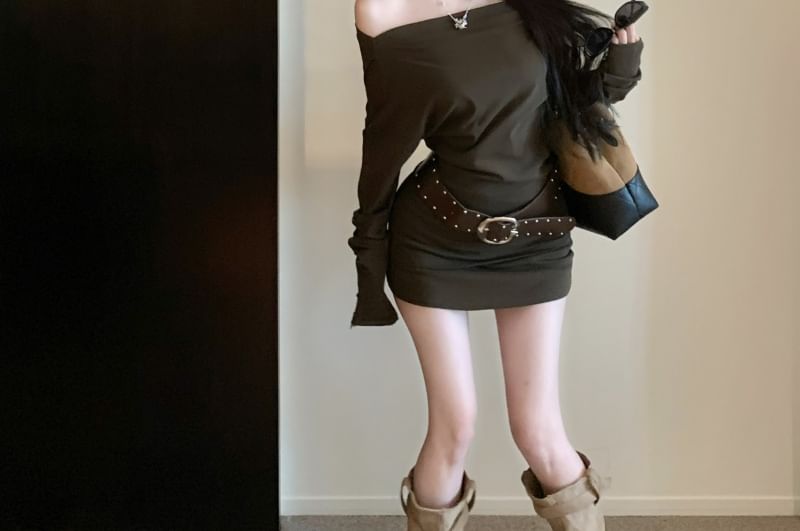 Plain Off-Shoulder Long-Sleeved Top & Mini Skort Set