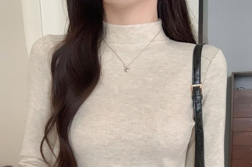 Plain Mock-Neck Long-Sleeved Tee