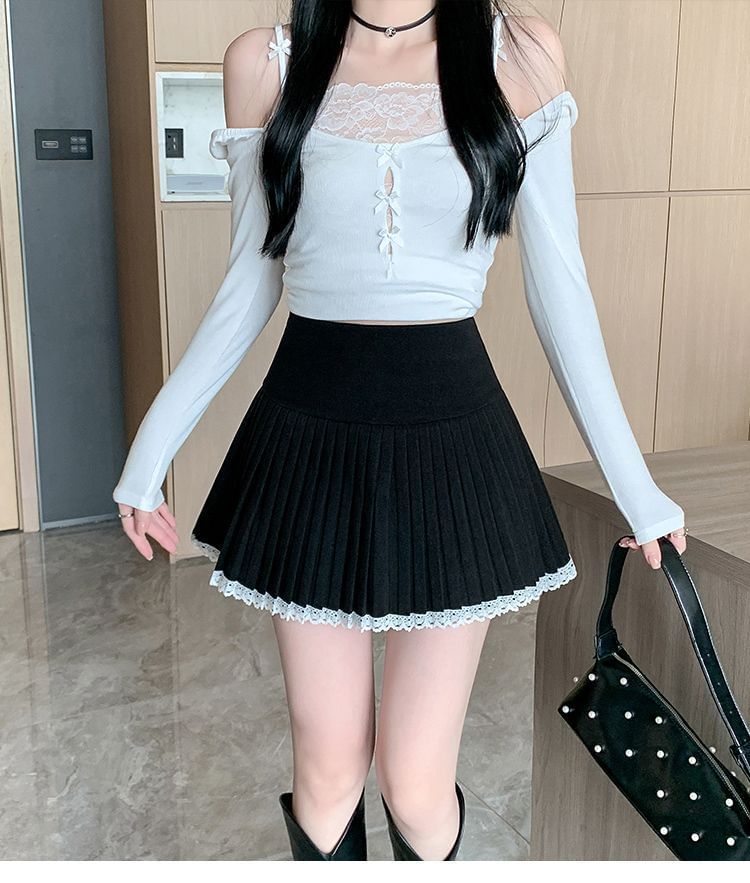 High-Waist Lace Trim Pleated Mini Skirt