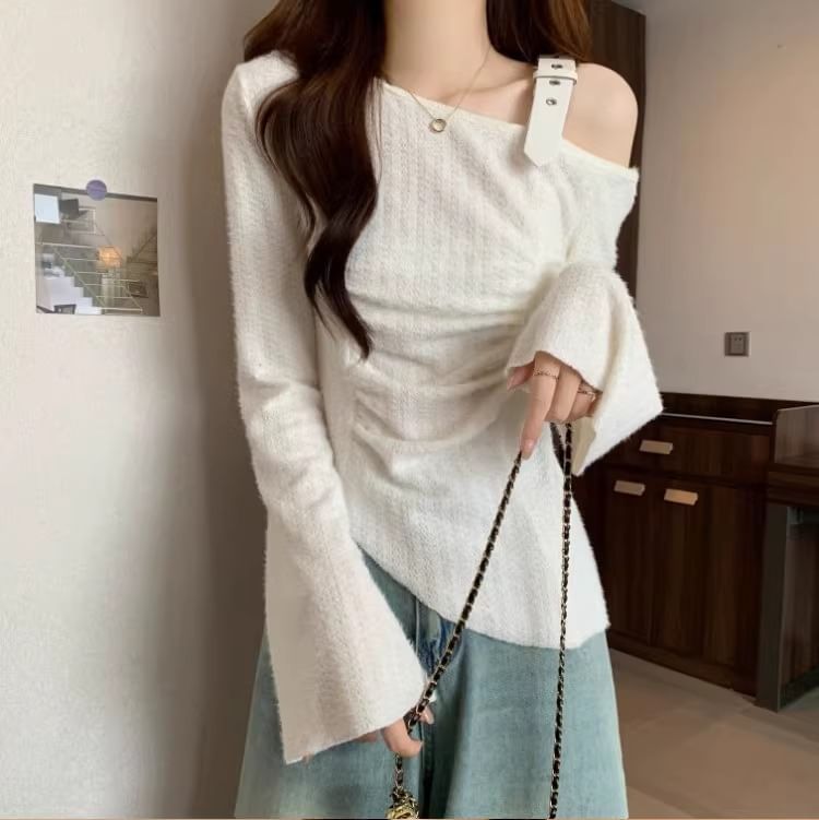 Plain Buckled Cold-Shoulder Bell-Sleeved Knit Top