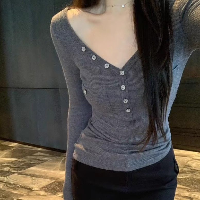 Plain Ribbed V-Neck Long-Sleeved Tee