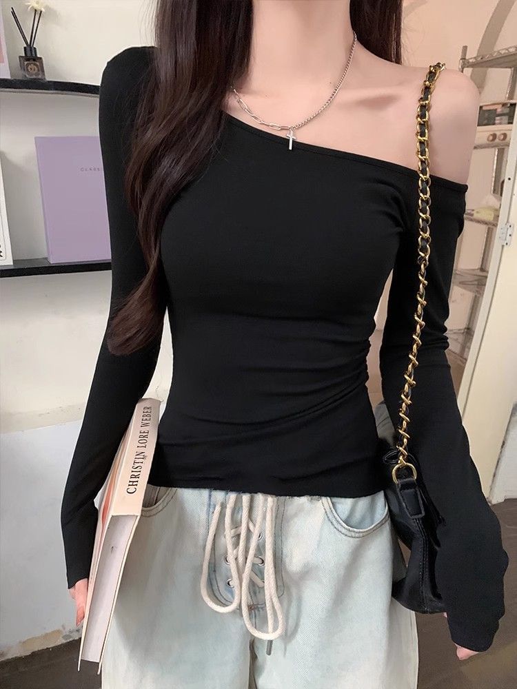 Plain Asymmetric Off-Shoulder Long-Sleeved Tee