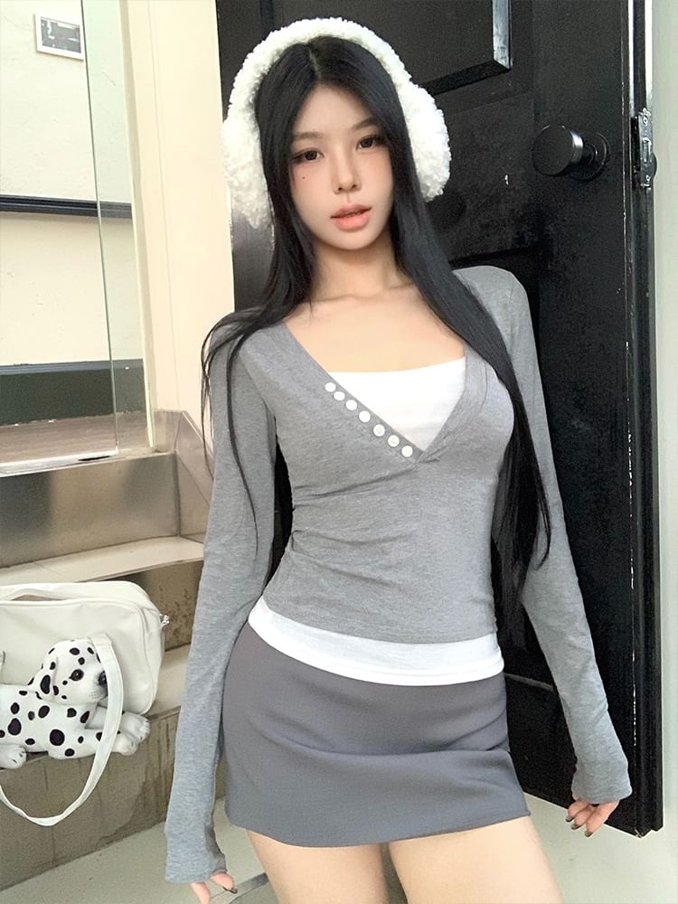 Color-Block Mock-Layer V-Neck Sleeved Fitted Tee