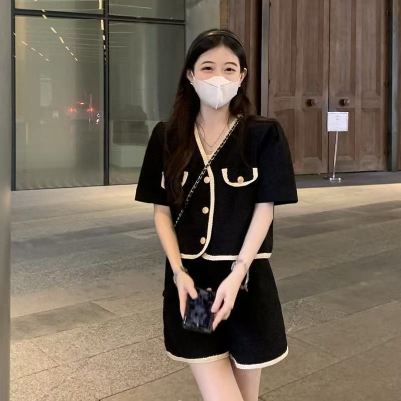 Set: Short-Sleeve V-Neck Contrast Trim Tweed Crop Button Jacket + Shorts