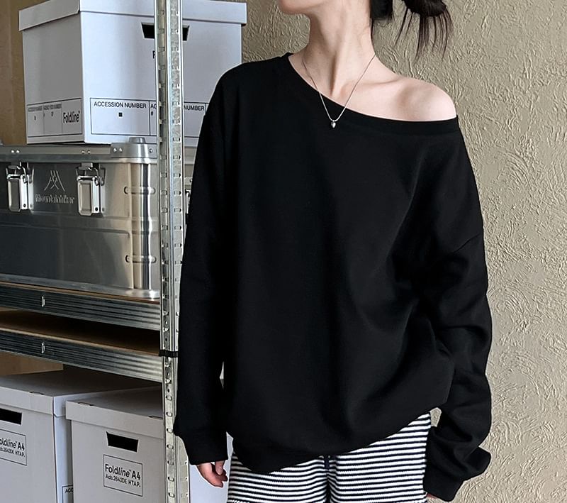 Plain Boat-Neck Sweatshirt