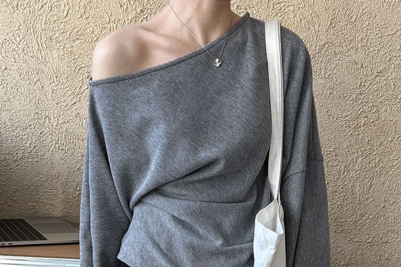 Boat-Neck Ruched Asymmetric Slit Long-Sleeved Tee