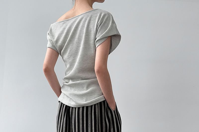 Asymmetric Off-Shoulder Short-Sleeved Plain Ribbed Slim-Fit Tee