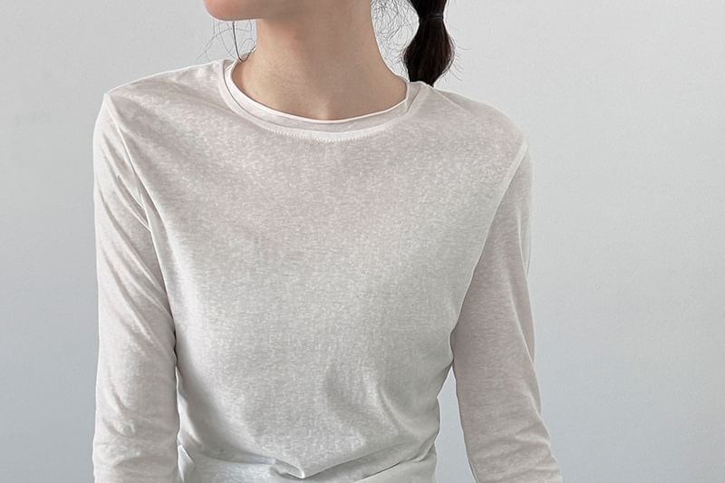 Round-Neck Long-Sleeved Slim-Fit Tee