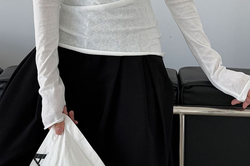 Round-Neck Long-Sleeved Slim-Fit Tee